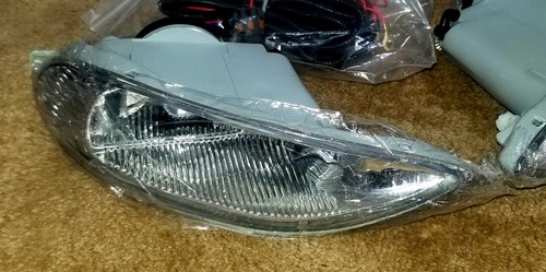 2002-2004 Toyota Solara Right/LEFT Side Fog Light/Lights OEM 945 200 06/05 PAIR - Picture 2 of 5