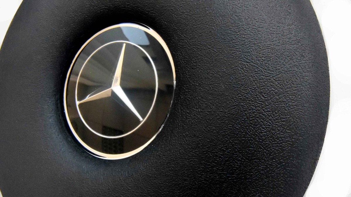 Mercedes-Benz W107 W108 W110 W113 W114 W115 Black 2-Line Steering