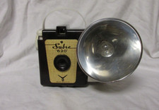 VINTAGE 1950s SABRE 620 CAMERA w/ FLASH  BULB  MANUAL IN MAHOGANY