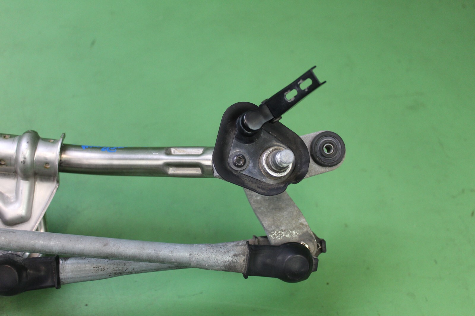 2007 MASERATI QUATTROPORTE FRONT WINDSHIELD WIPER MOTOR LINKAGE TRANSMISSION OEM