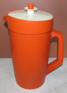 Vintage Tupperware 1 QUART ORANGE PUSH BUTTON LID PITCHER Retro