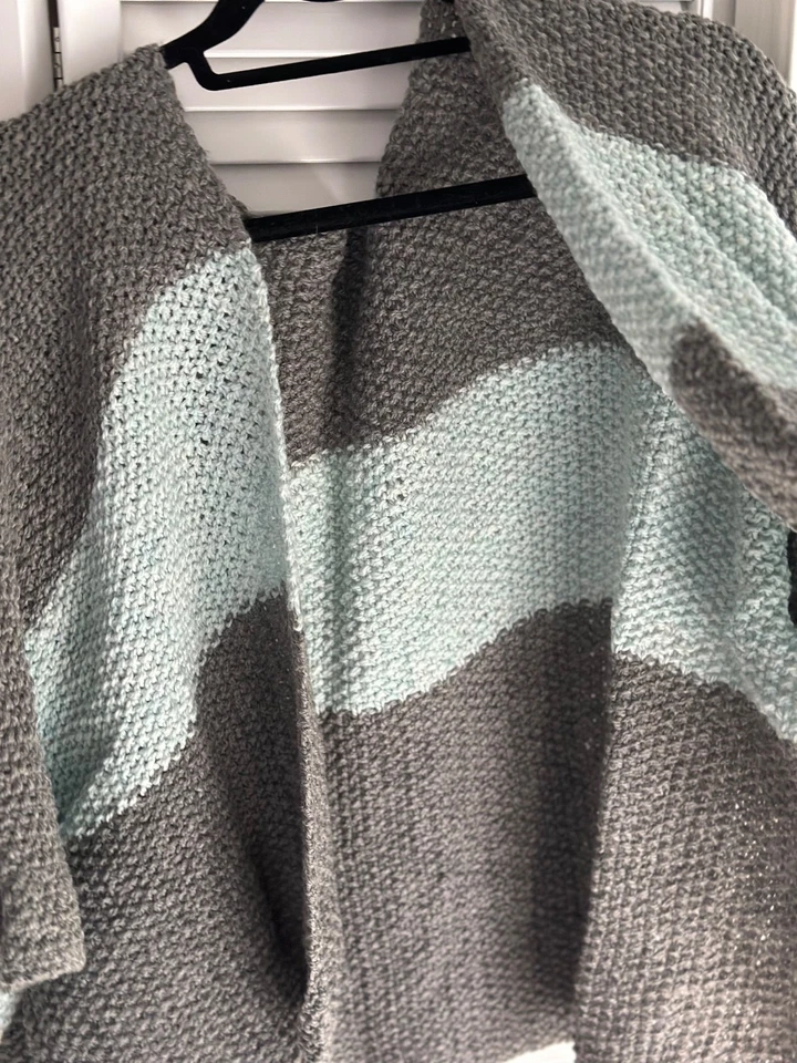 Mantón a rayas de lana hecho a mano para mujer talla única Foto 2 de 4