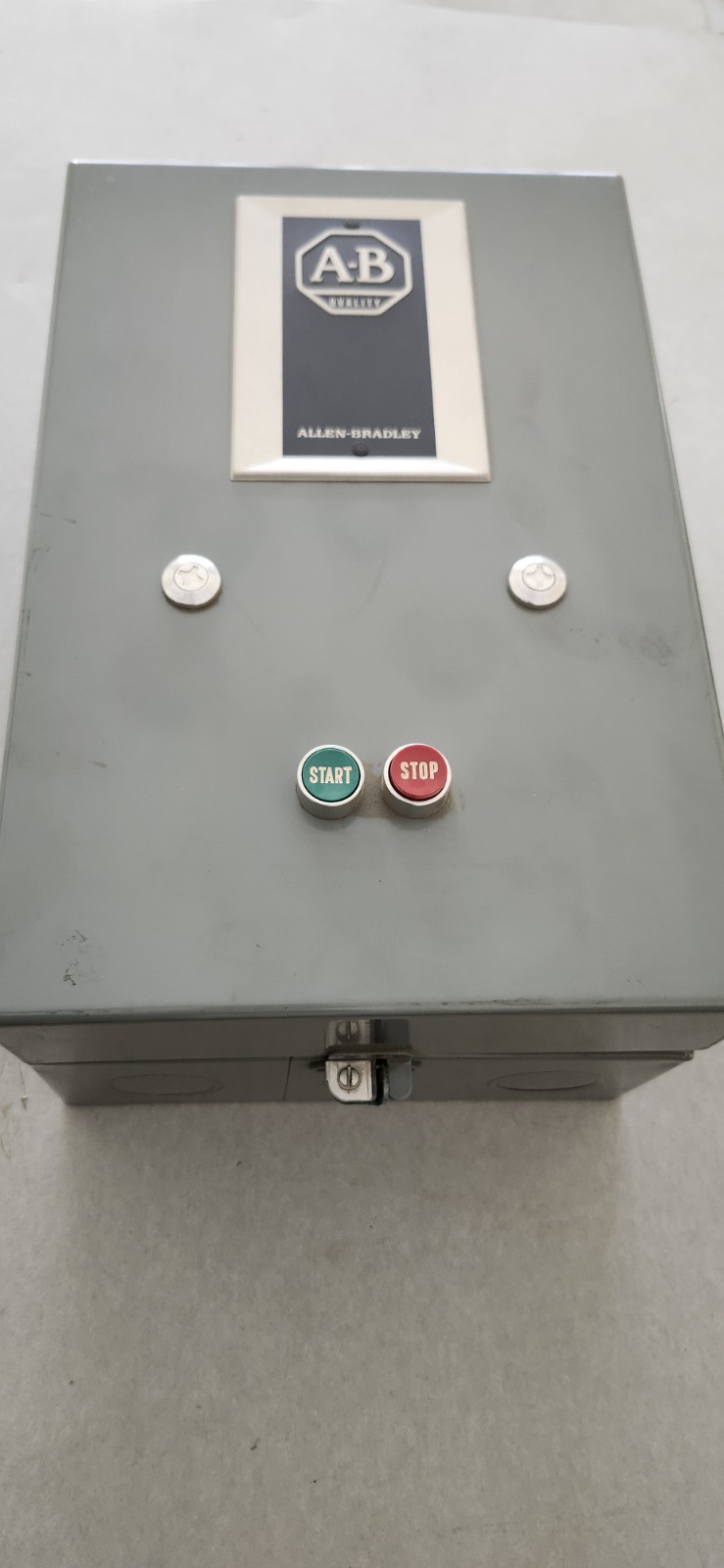 AB 709-DOD SIZ3 3 START-STOP ENCLOSED STARTER