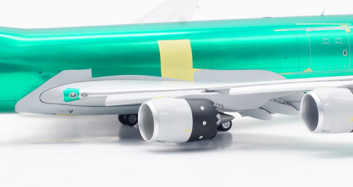 SQ Wings 1:200 Atlas Air Boeing B747-8F Diecast Aircraft