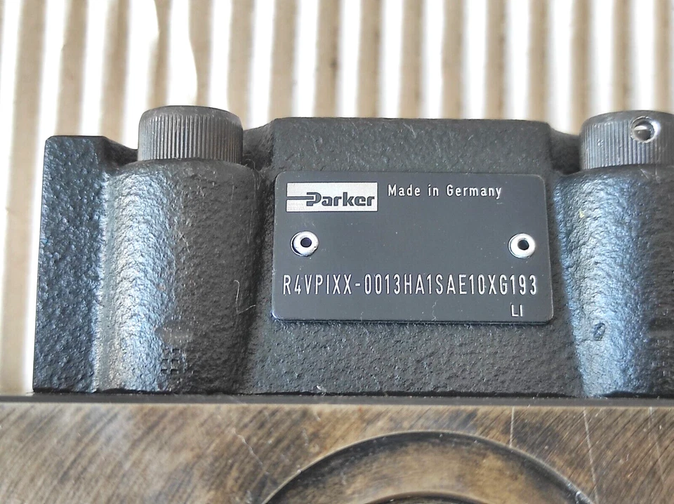Válvula lanzadera Parker 080030100001 con Parker R4VPIXX-0013HA1SAE10XG193 alivio V Foto 3 de 4