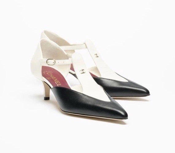 CHANEL Metiers D’art 26A Mary Janes Heels 38.5 Rare White/black