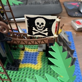 Vintage LEGO Pirates Forbidden Island (6270) Complete with figures, instructions