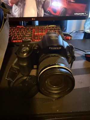 Fujifilm FinePix S Series S6000fd 6.3MP Digital Camera - Black for