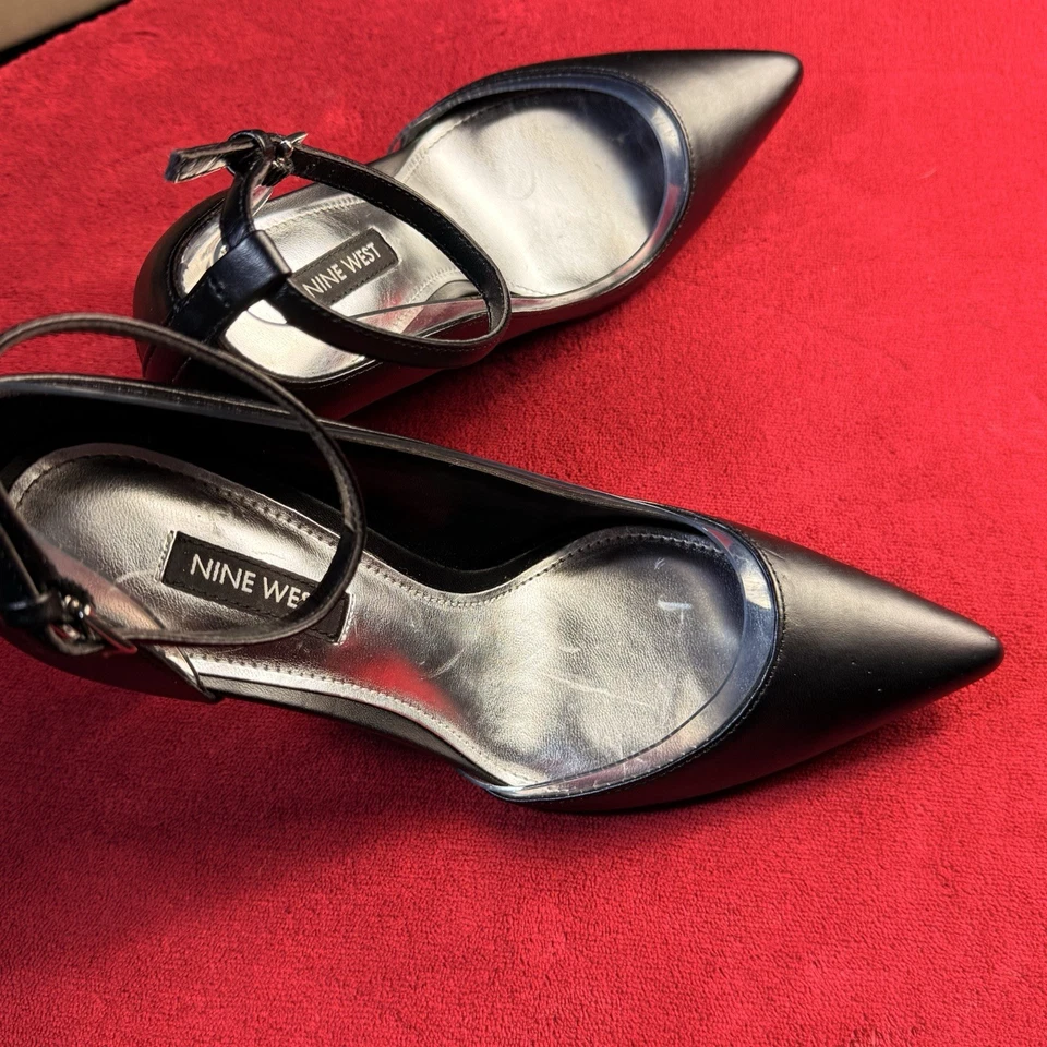 Nine West Tacones Negros 7 M- Correas para el Tobillo y un Tacón de Agujero de 4 pulgadas Puntera en Punta Foto 2 de 4