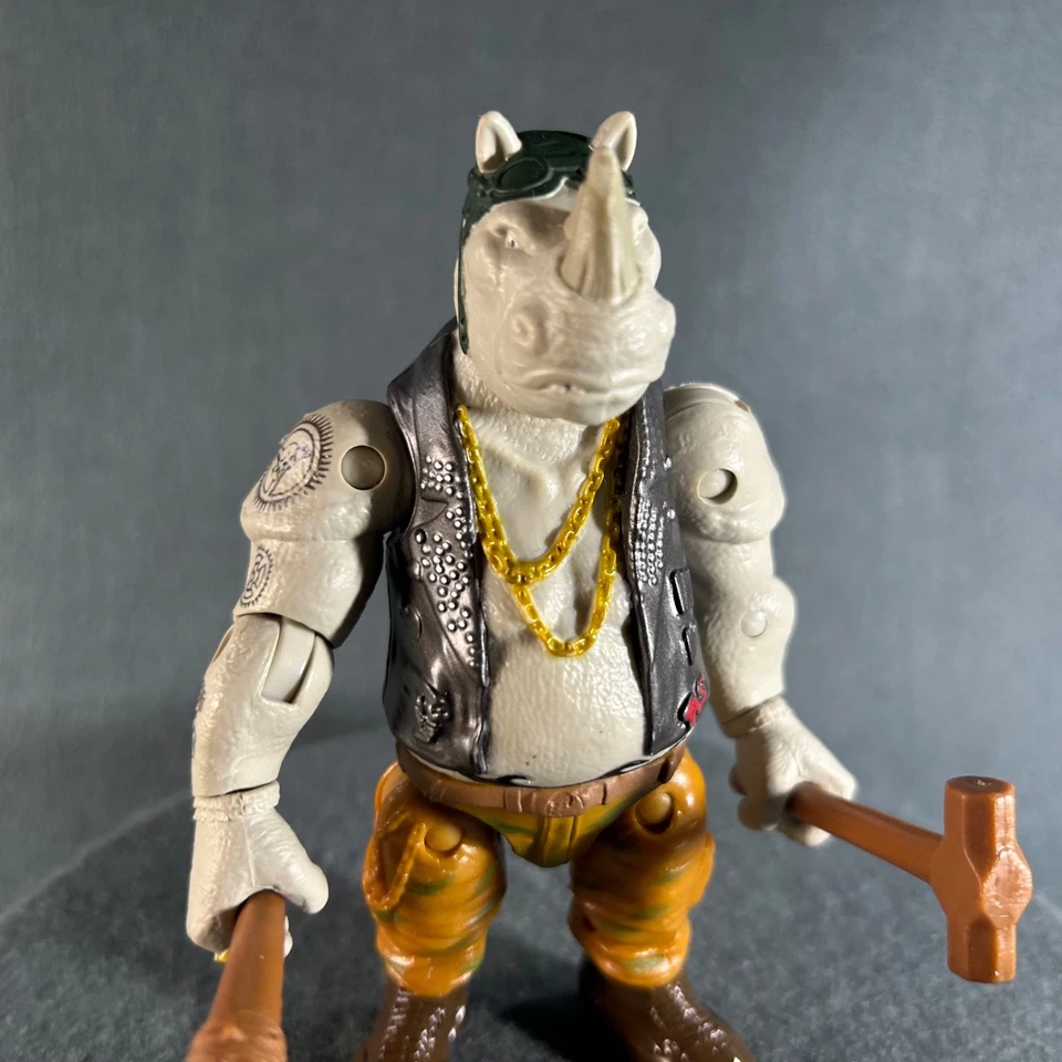 Figura de acción Teenage Mutant Ninja Turtles Out of the Shadows Rocksteady 2016 Foto 2 de 4