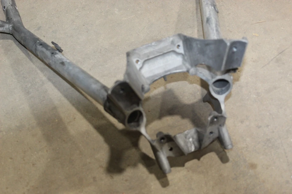 Polaris Rmk 800 2014 chasis delantero marco soporte sobre estructura dirección Foto 3 de 4