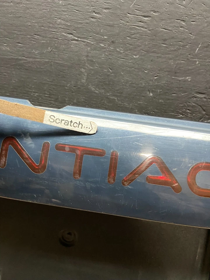 Центральный задний фонарь 1995–1999 Pontiac Sunfire E8526 DG1 - Изображение 4 из 4