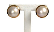 17 KT Gold Mabe Pearl Earrings, 5/8'' Diameter