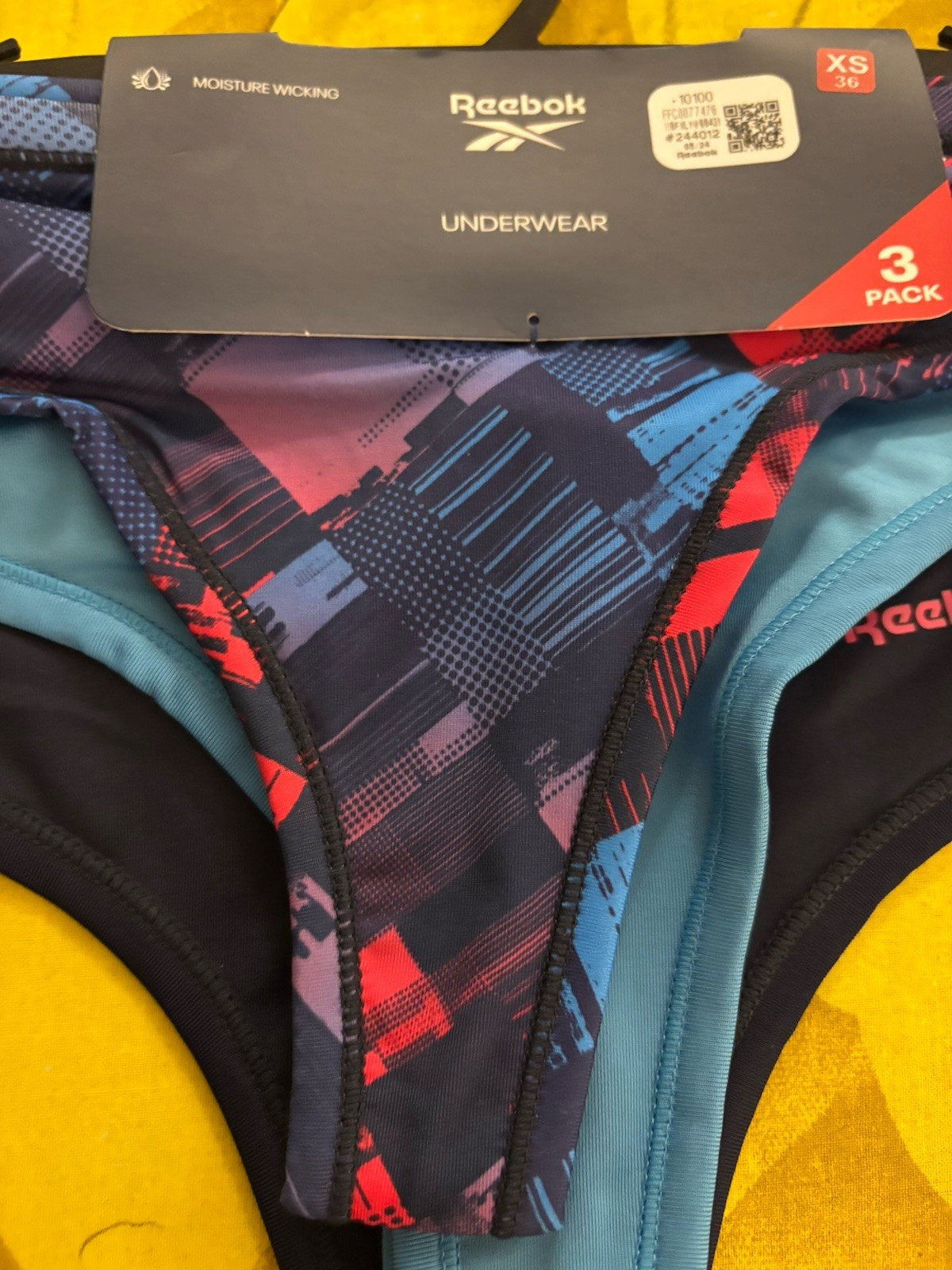 Ladies Thong Pants Size XS From Reebok BNWT thumbnail 3