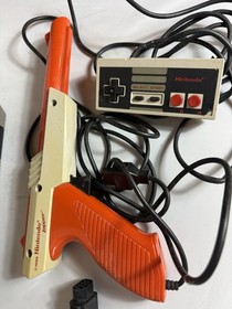 Original Nintendo NES-001 Console Bundle w/ 2 Controllers Zapper No Power Supply