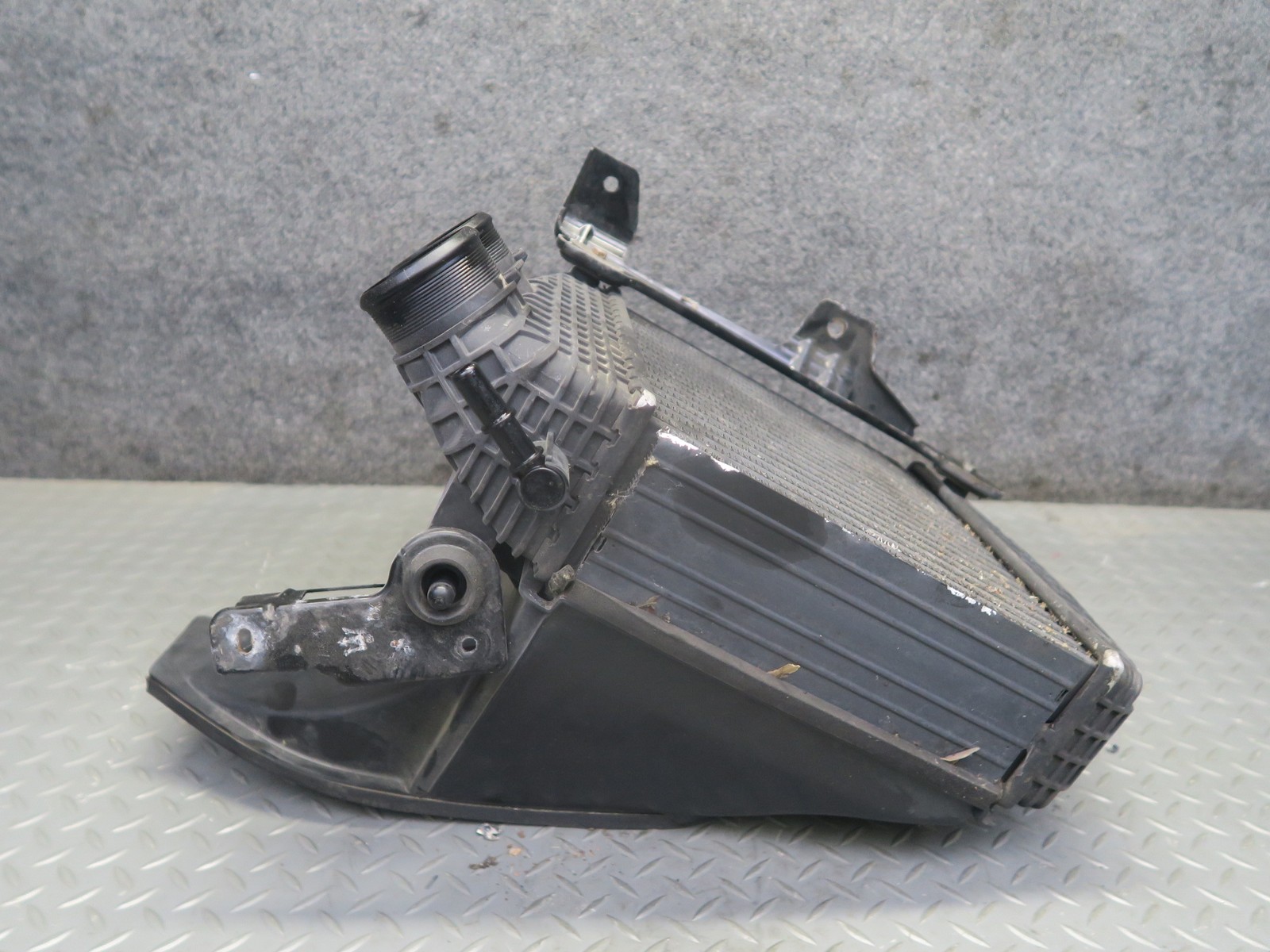 2017-2020 MASERATI LEVANTE M161 3.0L RIGHT INTERCOOLER RADIATOR W SHROUD