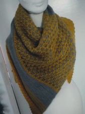 Handgestricktes Tuch, Neu Dreieckstuch  90% Wolle, 10% Polyester 