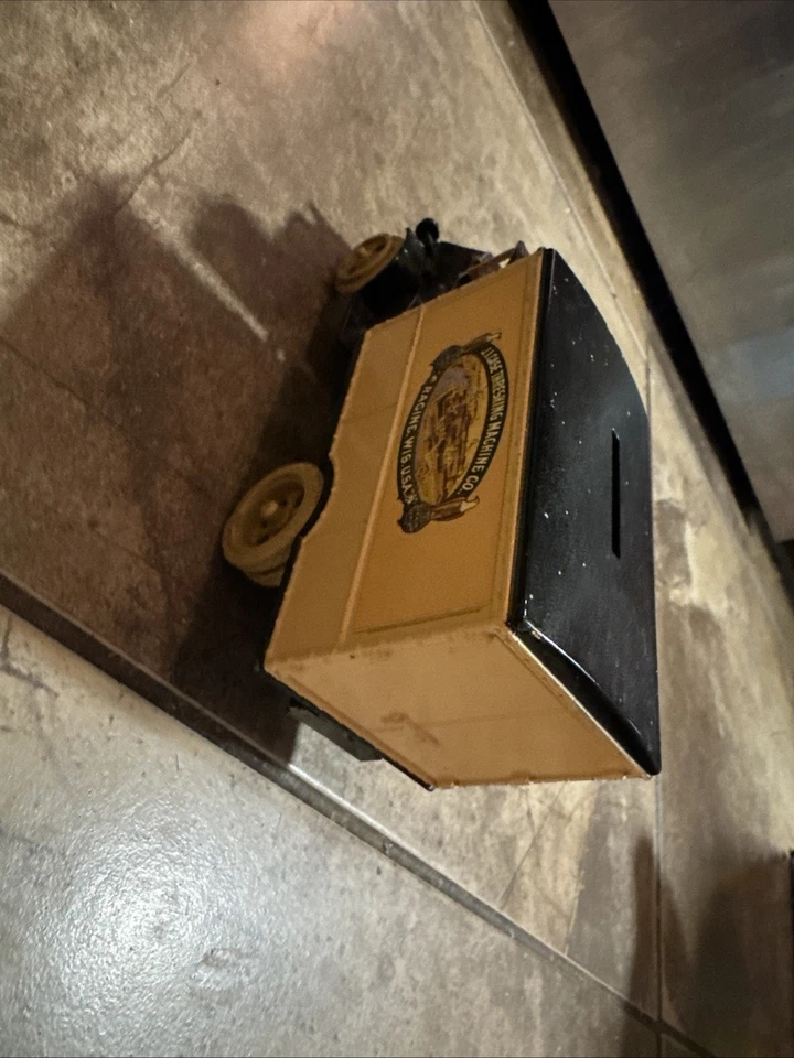 Banco de monedas fundidas a presión Ertl 1926 Mack Bulldog Foto 4 de 4