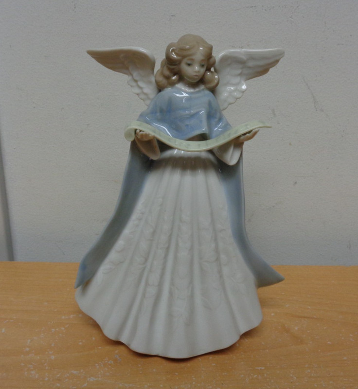 Vintage 1989 Lladro Daisa Porcelain Singing Angel Tree Topper