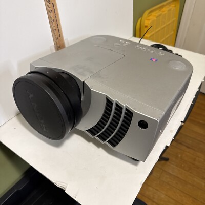 SONY LCD DATA PROJECTOR VPL-PX31/31 WITH SONY LENS VPLL-ZM31 1.1X 1:1.9-2.0