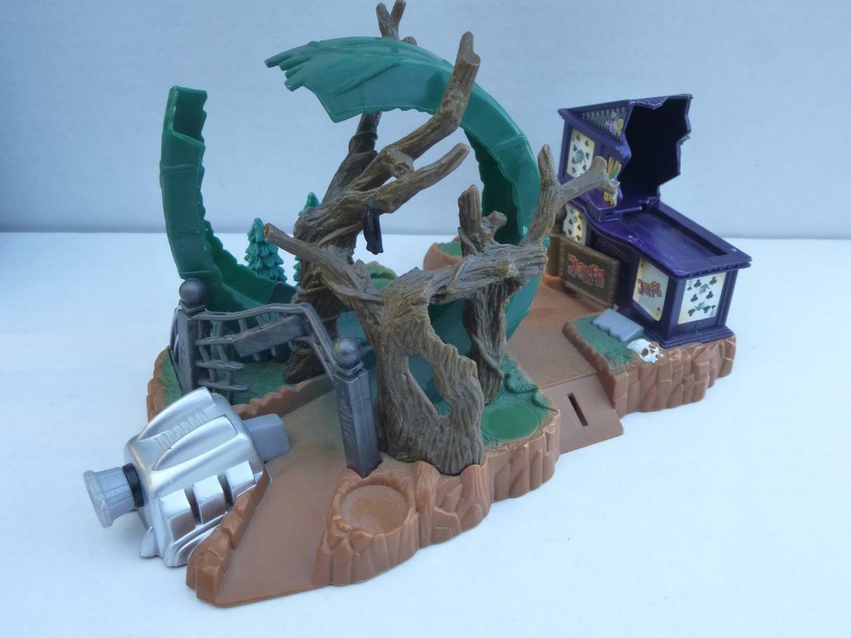 Hot Wheels Atomix Micro 17 Car Case DC Haunted Highway Playmates