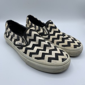 black and white chevron vans