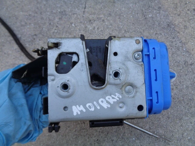 AUDI A4 2001 actuador de cierre de puerta trasera con cables lado derecho del pasajero OEM Foto 3 de 4