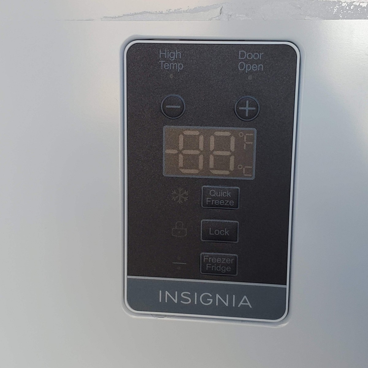 INSIGNIA Convertible Upright Freezer Energy Star 13.8 Cu. Ft. 28