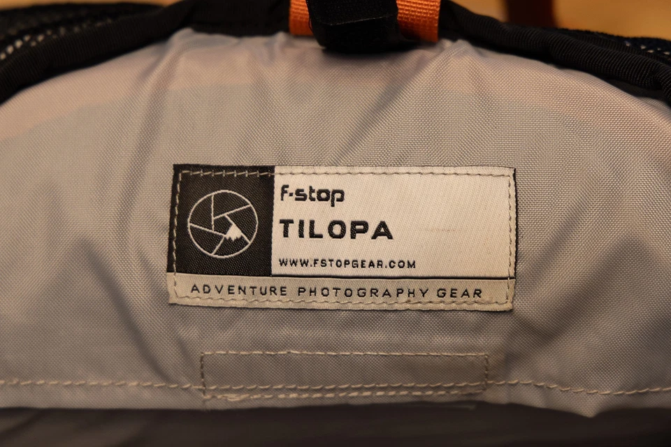 Mochila para cámara F-Stop Tilopa con UCI y correas grandes profesionales y de pendiente media Foto 3 de 4