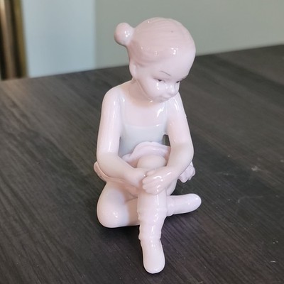 MORENA PORCELAIN HAND PAINTED GLOSSY BALLERINA FIGURINE WHITE & LIGHT PINK