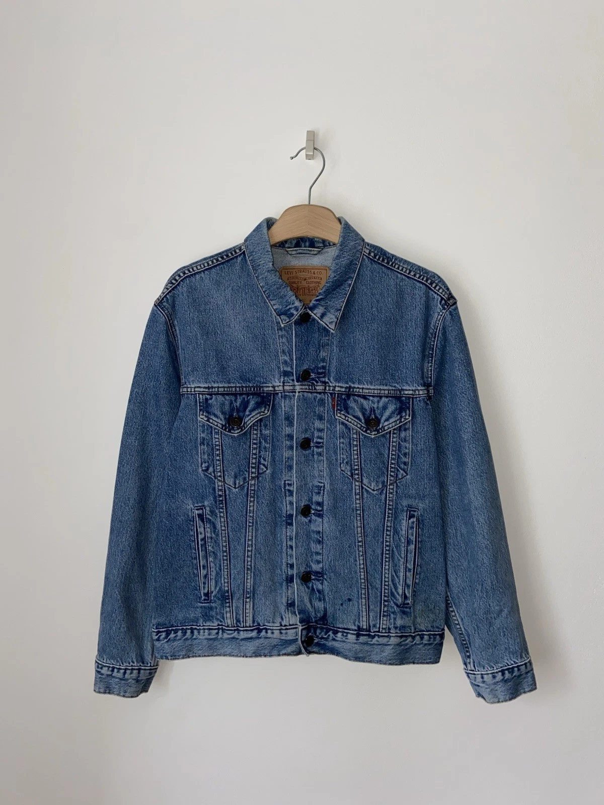 Vintage 90’s Levi’s Denim Trucker Jacket Fits Size M Men’s