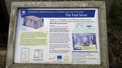 Foto 6x4 alte Radarstation [7] Ravenscar eine Informationstafel vor th c2017