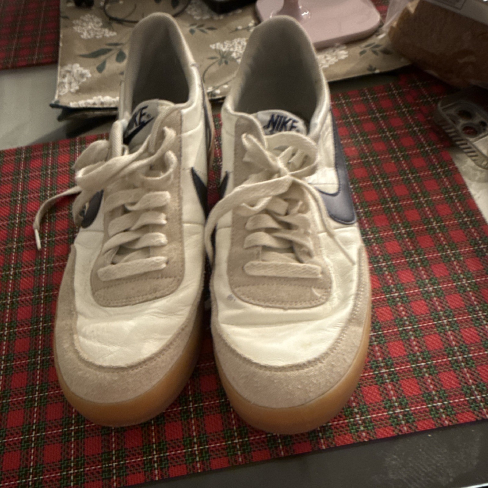 Nike White Beige Low Top Sneakers Lace Up Gum Sole Rubber Outsole