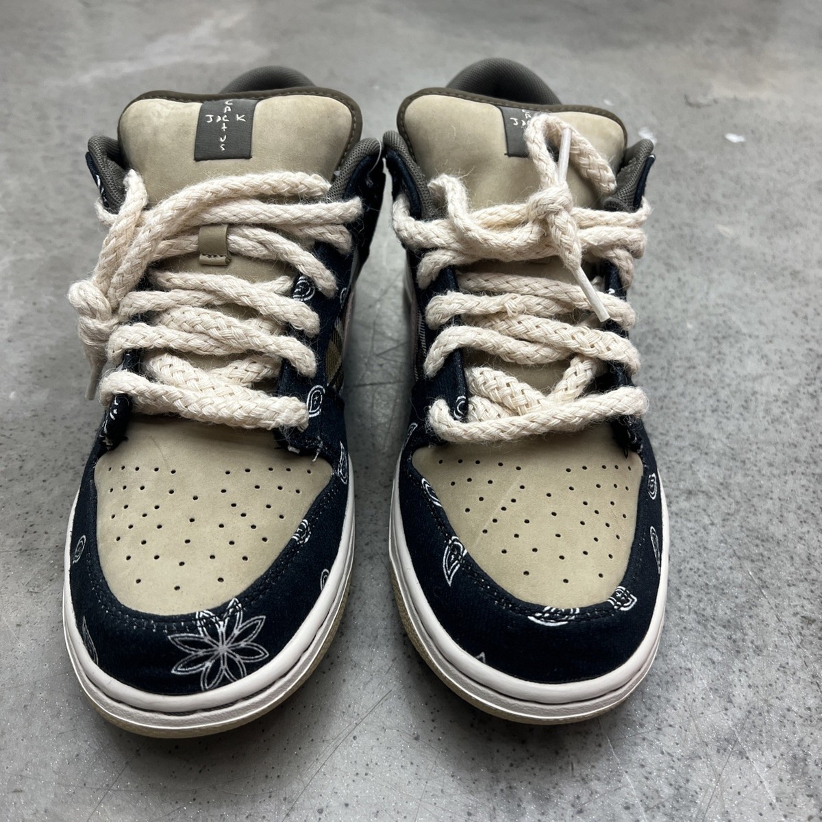 Travis Scott ✖️ Nike SB Dunk Low TRAVIS SCOTT Nike SB DUNK Low REVIEW & On Feet - YouTube