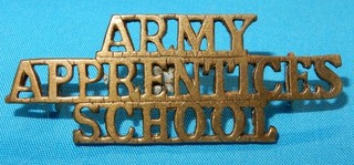SUPERB ARMY APPRENTICES SCHOOL SHOULDER TITLE BADGE BRASS COFFIN LUGS