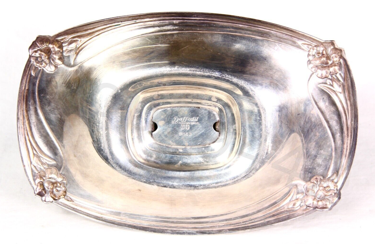 VINTAGE Silver 1847 Rogers Bros Daffodil Silverplate Gravy Boat IS