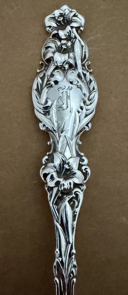 "CUCHARA GUMBO ESTERLINA WHITING MFG LILY 6 7/8"" PIEZA ANTIGUA Monograma F" Foto 2 de 4