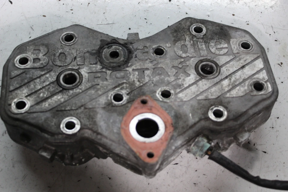 Ski-Doo MXZ 600 2008 Renegade X HO SDI motor culata Foto 2 de 4