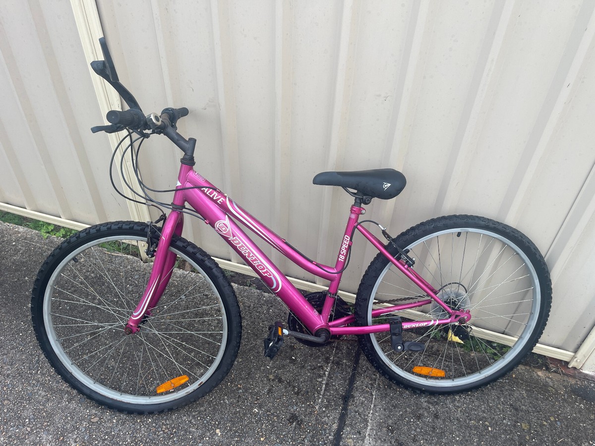 Dunlop Alive 18-Speed Mountain Bike Pink Pre-Owned