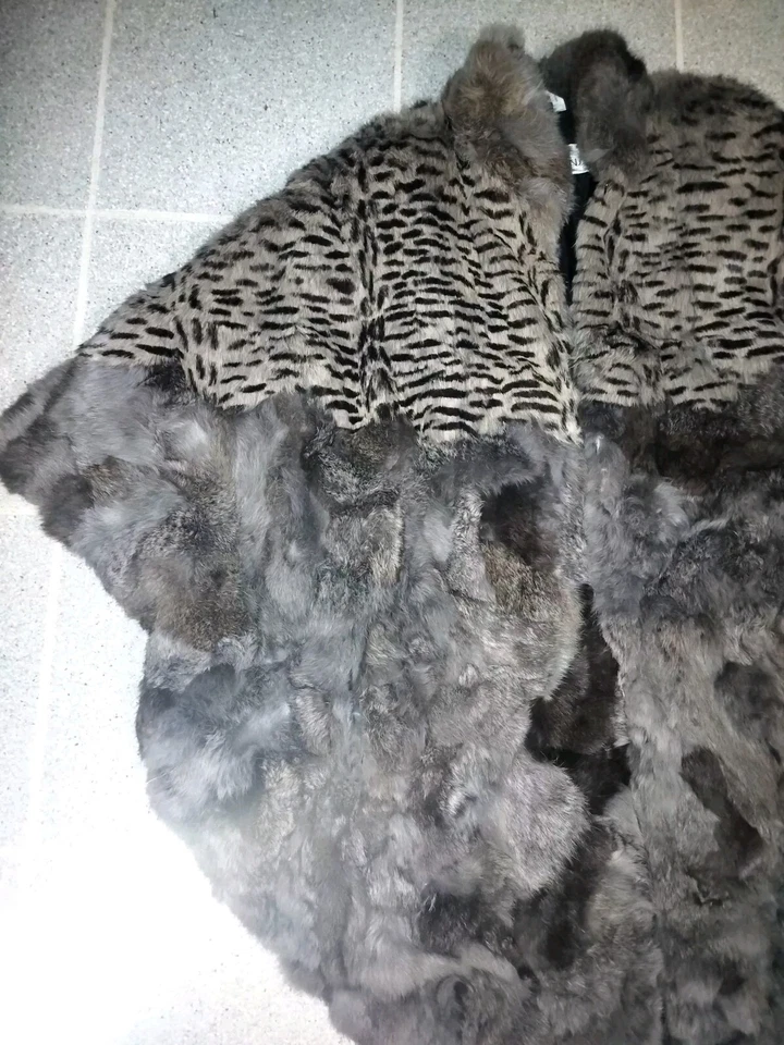 Vintage Bermans Dyed Rabbit Fur Shawl/Jacket/CoverWomen's Outerwear RN 45820 - Image 2 of 4