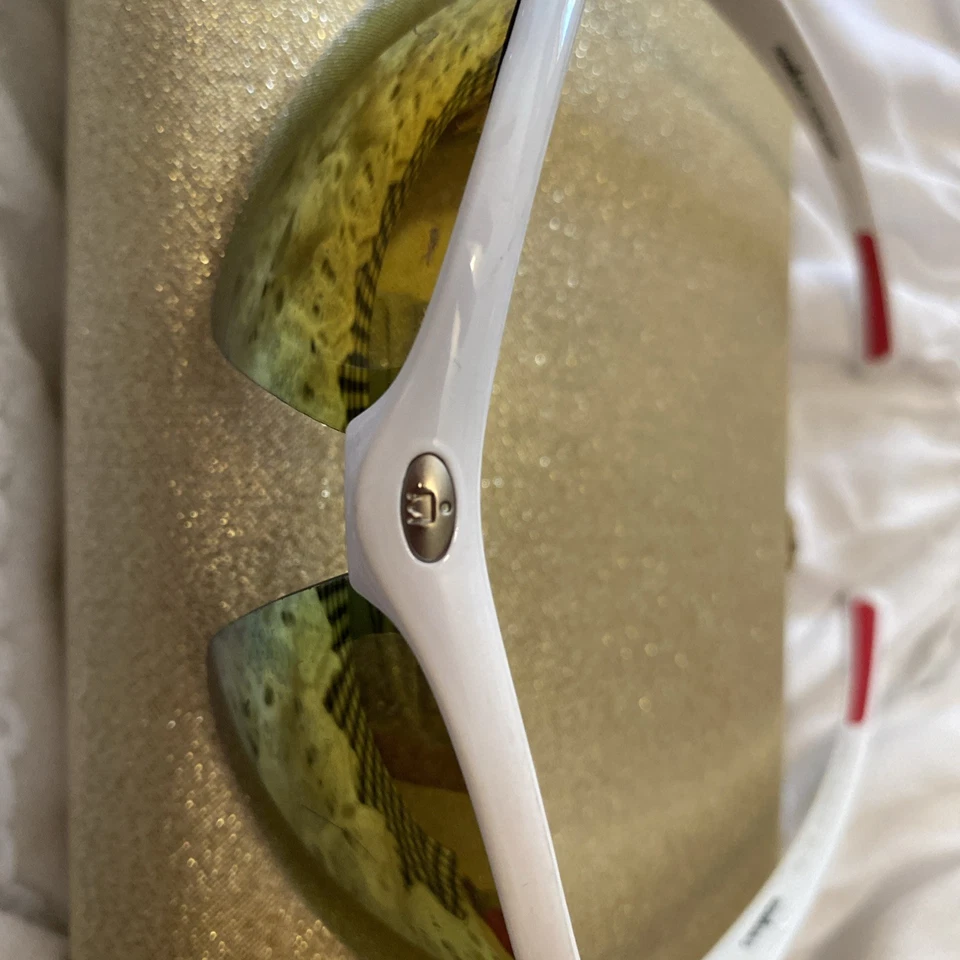 Gafas de sol deportivas Foster Grant blancas Ironman Principle 100 % UVA/UVB resistentes a impactos Foto 2 de 4