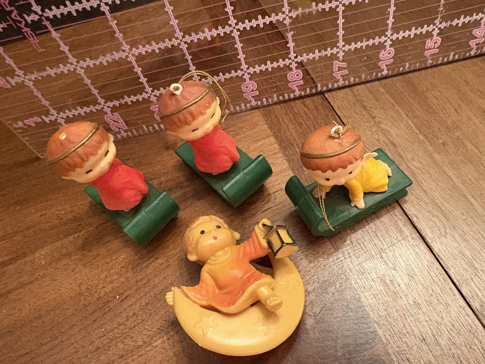¡Lote de 4x! Ángeles En Trineo Años 60 Vintage Bradford Decoración Navidad 2" Minis Plástico Foto 3 de 3