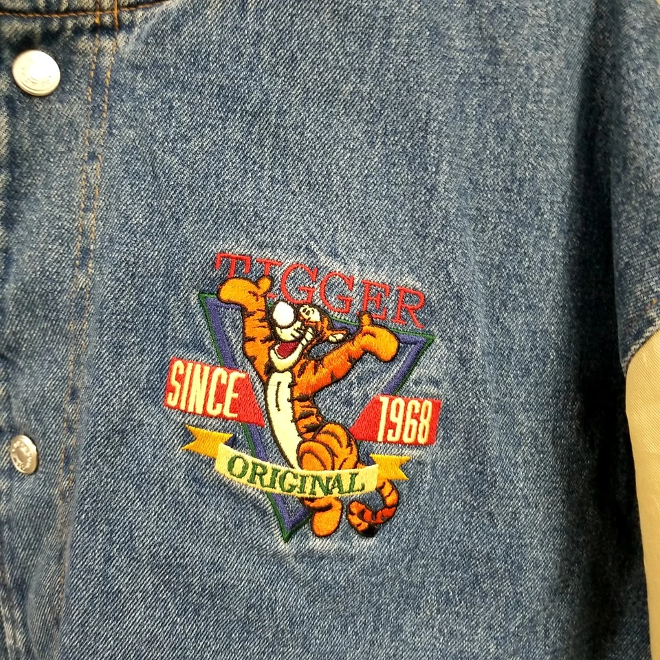Chaqueta Universitaria Tigger Bordada Catálogo Disney De Colección Talla Grande Foto 2 de 4