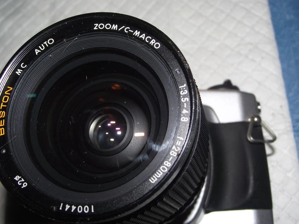 VIVITAR V4000 35MM FILM CAMERA WITH 28-80MM F3.5-4.8 MACRO ZOOM LENS, WORKS - Image 4 of 4