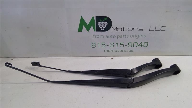 2018 - 2024 CHEVROLET EQUINOX FRONT WINDSHIELD WIPER ARM SET RIGHT / LEFT OEM