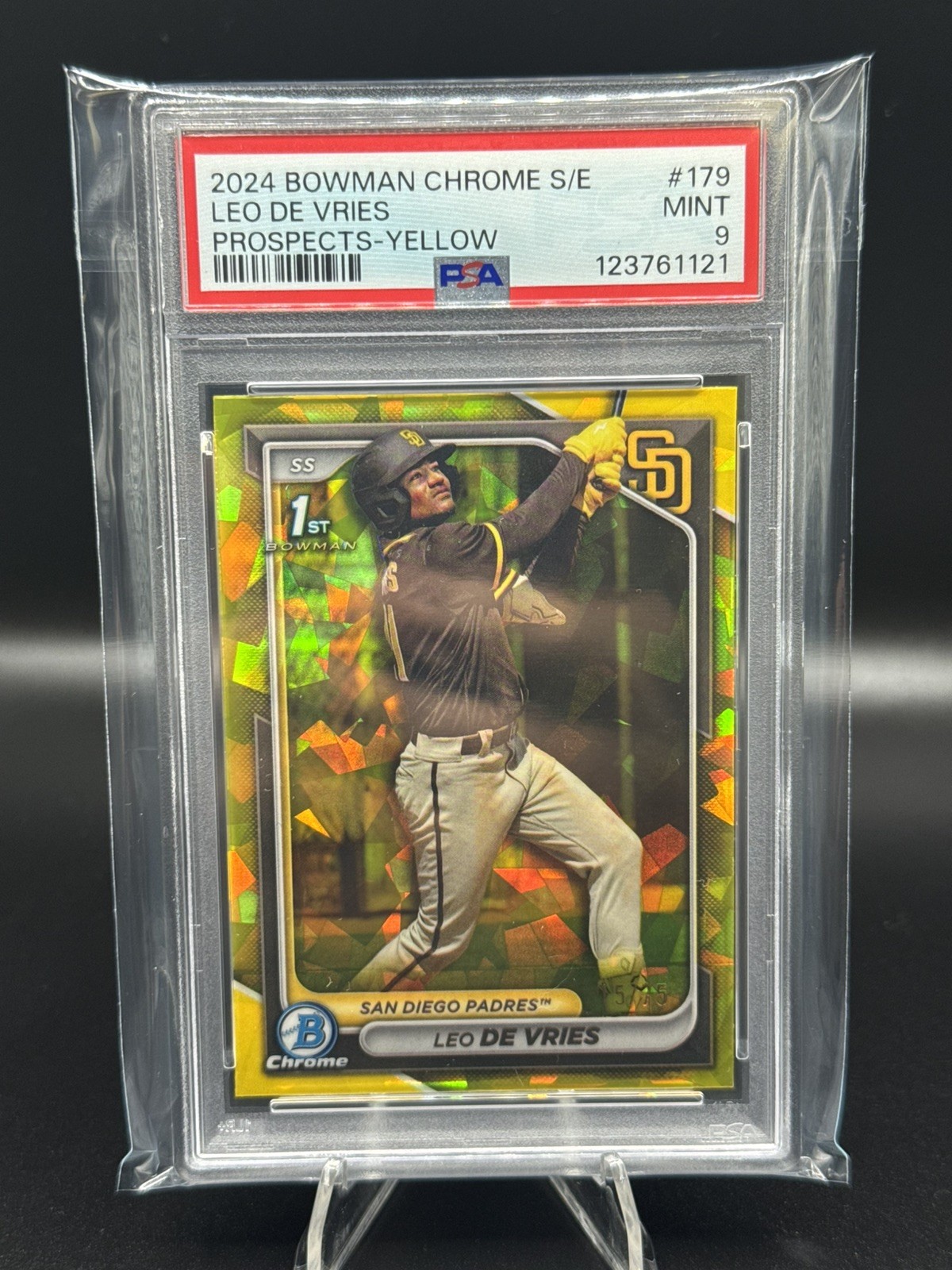 2024 Bowman Chrome Sapphire Leo De Vries Refractor 1st Yellow /75 #BCP-179 PSA 9