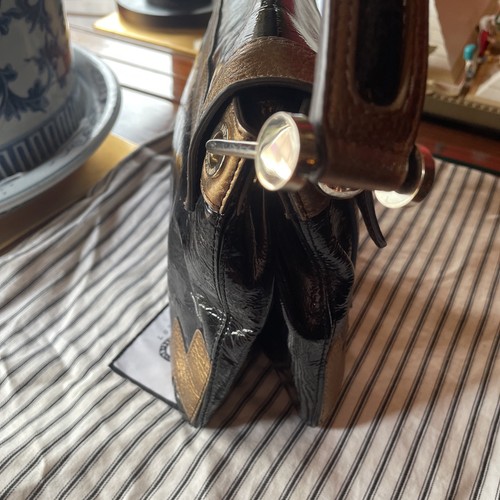 Anya Hindmarch Lautner Shoulder Bag Preloved Black Patent And Gold/bronze - Picture 5 of 10