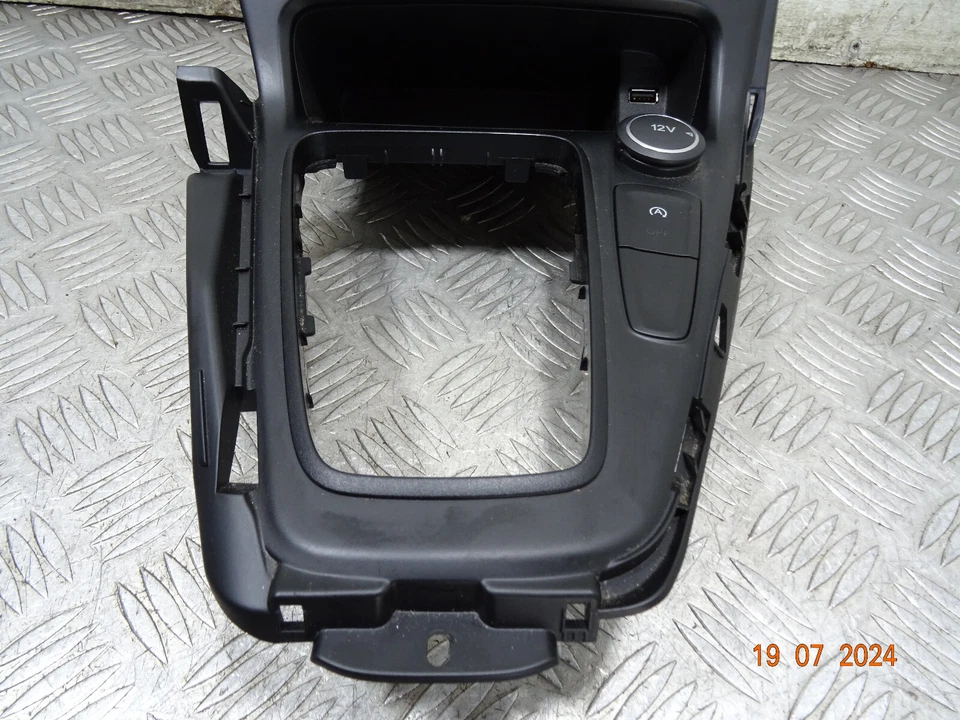 2018 FORD FOCUS ST-LINE AUTO MK3 C346 HEATER SWITCH PANEL & GEARBOX TRIM *6696 - Image 3 of 4