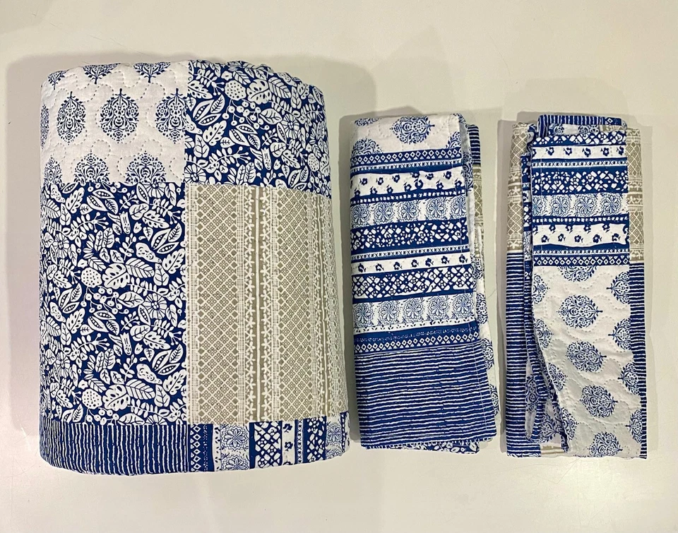 Juego de edredón de retazos estampado tamaño king de 3 piezas - tira floral azul marino Foto 4 de 4