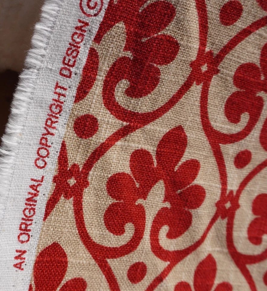 Tela de pergamino de damasco rojo Mill Creek repelente de suelo mezcla de algodón por 55" Foto 4 de 4